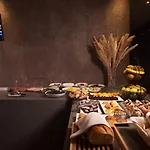 Select Hill Hotel 4*