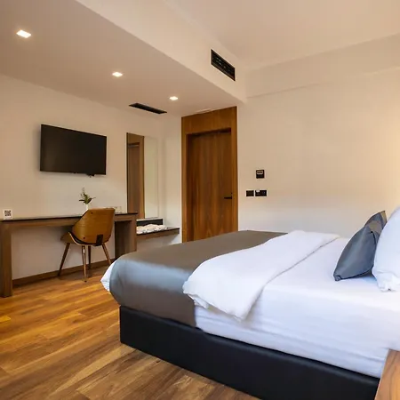 Select Hill Hotel
