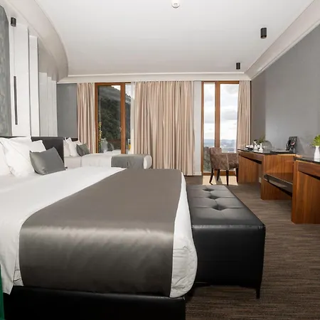 Select Hill Hotel
