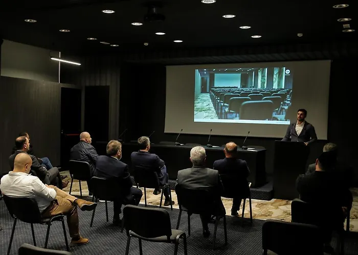 Hotel Select Hill 4*