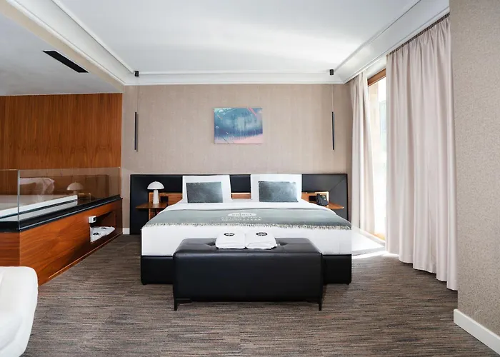 Select Hill 4* Linze