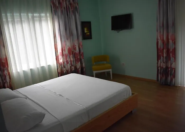 Select Hill 4* Linze