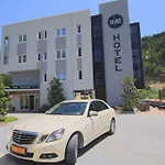 Hotel Select Hill 4*