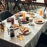 Select Hill Hotel 4*