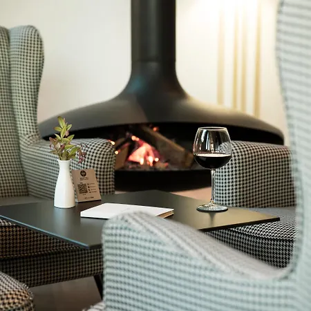 Select Hill Otel Linze