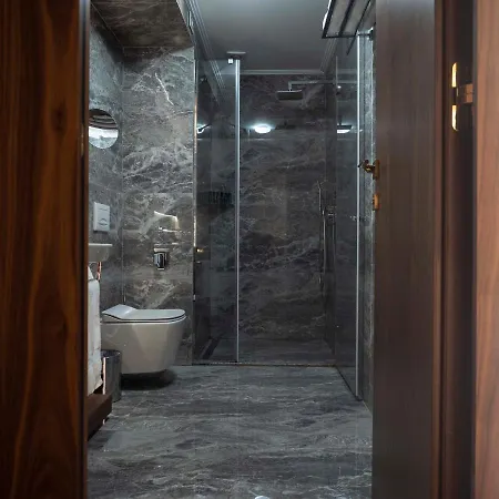 Select Hill 4* Linze