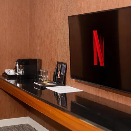 Hotel Select Hill 4*