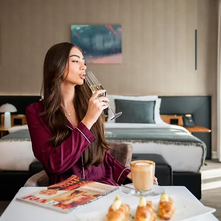 Select Hill Hotel Linze