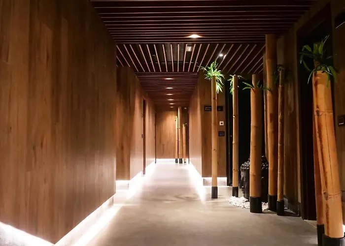 Select Hill Hotel 4*